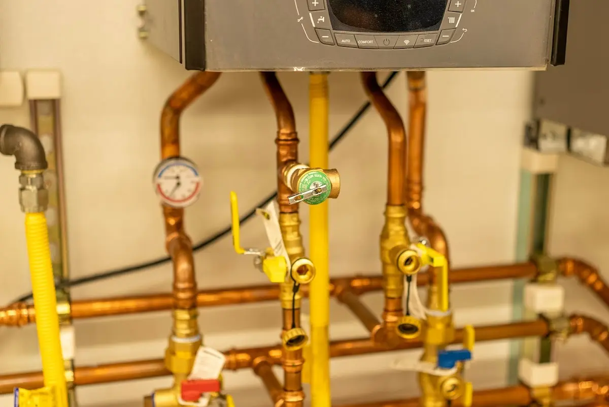 Licensed technician providing Sewer Cleanout for a homeowner in Oak View